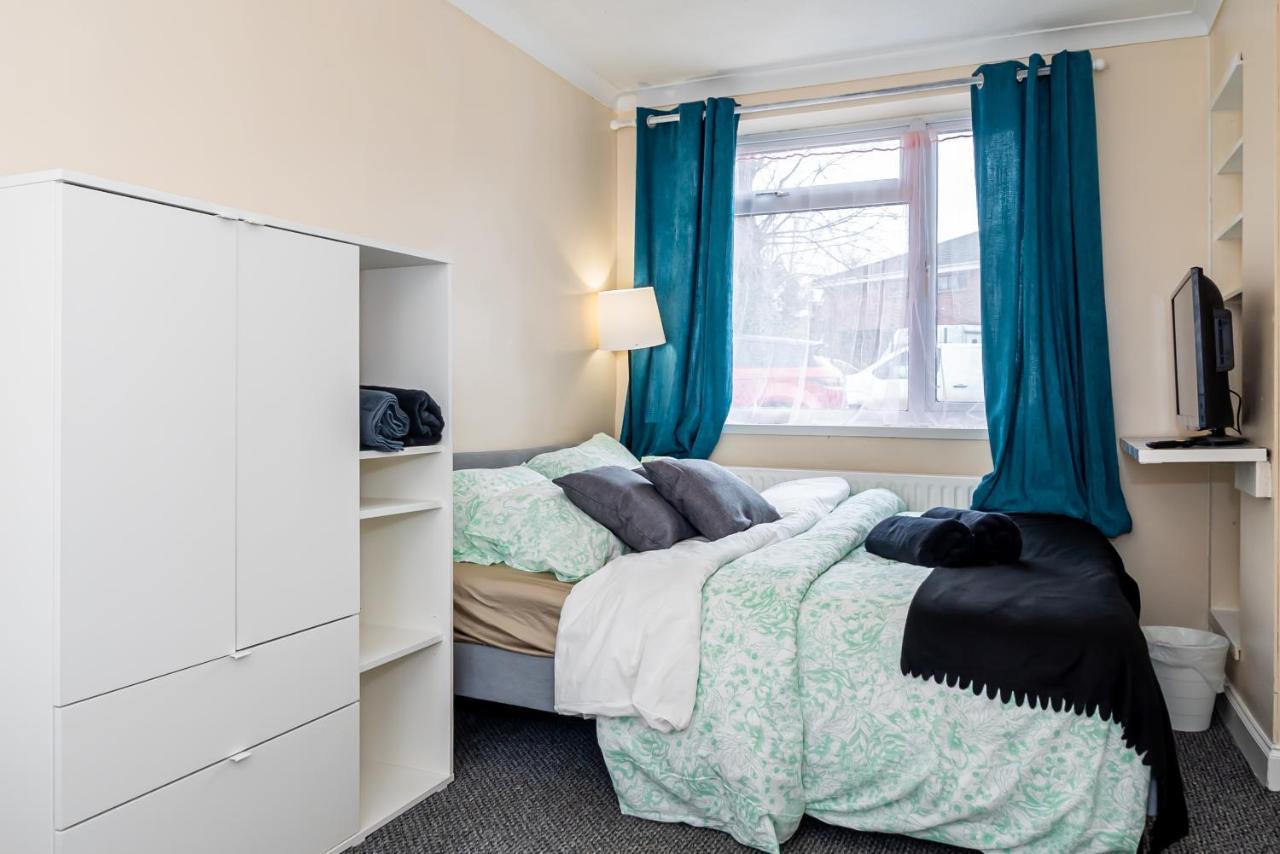 Shirley House 3, Guest House, Self Catering, Self Check In With Smart Locks, Use Of Fully Equipped Kitchen, Close To City Centre, Ideal For Longer Stays, Walking Distance To Bat, 20 Min Drive To Fawley Refinery, Excellent Transport Links Southampton Esterno foto