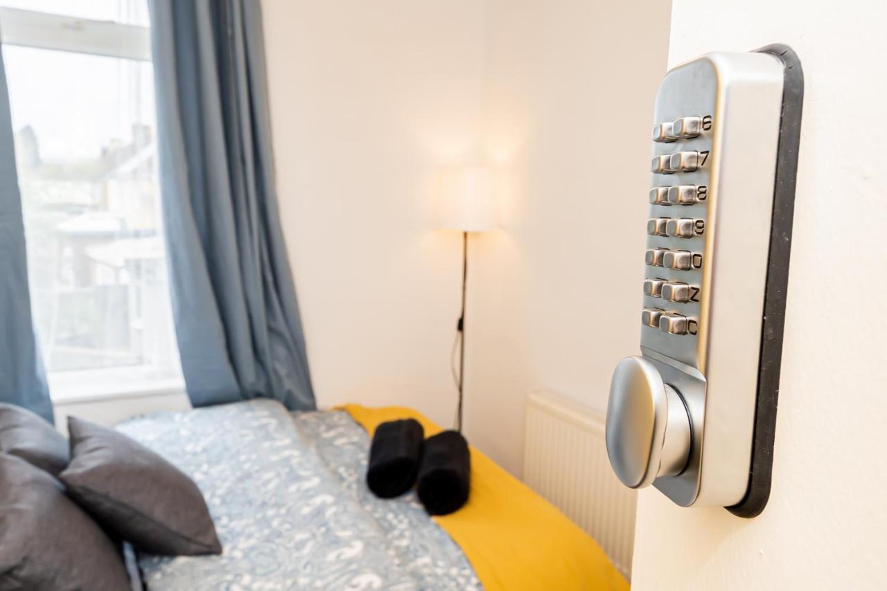 Shirley House 3, Guest House, Self Catering, Self Check In With Smart Locks, Use Of Fully Equipped Kitchen, Close To City Centre, Ideal For Longer Stays, Walking Distance To Bat, 20 Min Drive To Fawley Refinery, Excellent Transport Links Southampton Esterno foto