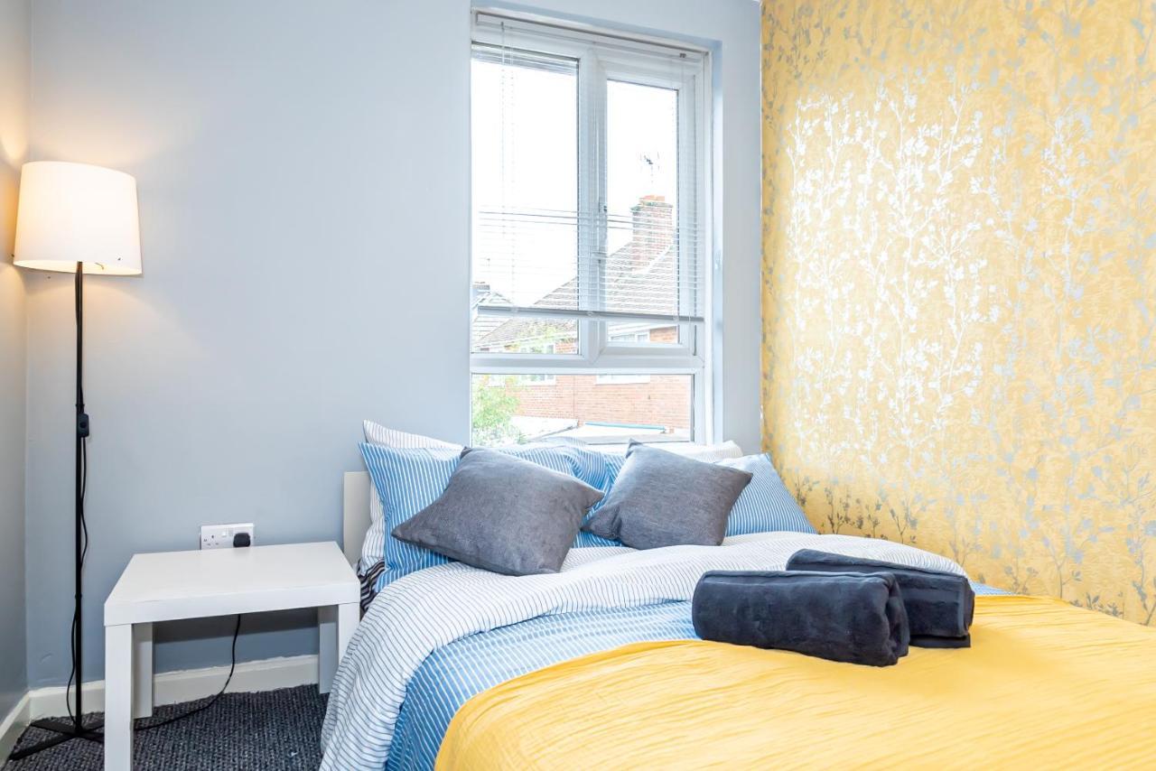 Shirley House 3, Guest House, Self Catering, Self Check In With Smart Locks, Use Of Fully Equipped Kitchen, Close To City Centre, Ideal For Longer Stays, Walking Distance To Bat, 20 Min Drive To Fawley Refinery, Excellent Transport Links Southampton Esterno foto