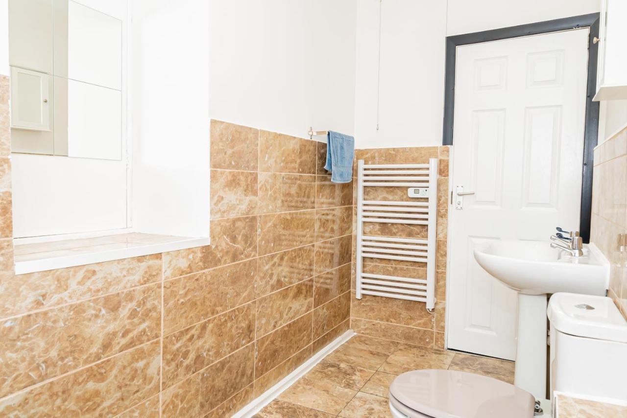 Shirley House 3, Guest House, Self Catering, Self Check In With Smart Locks, Use Of Fully Equipped Kitchen, Close To City Centre, Ideal For Longer Stays, Walking Distance To Bat, 20 Min Drive To Fawley Refinery, Excellent Transport Links Southampton Esterno foto