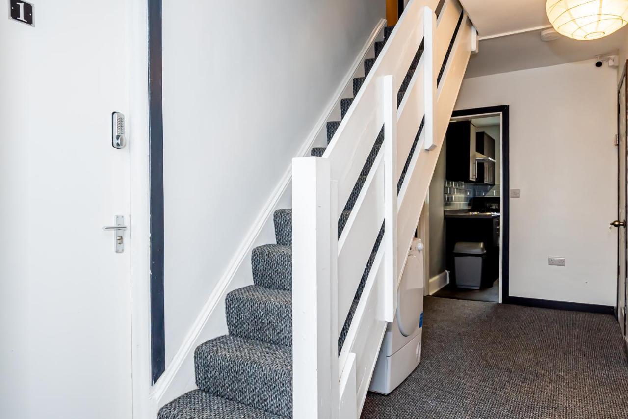 Shirley House 3, Guest House, Self Catering, Self Check In With Smart Locks, Use Of Fully Equipped Kitchen, Close To City Centre, Ideal For Longer Stays, Walking Distance To Bat, 20 Min Drive To Fawley Refinery, Excellent Transport Links Southampton Esterno foto
