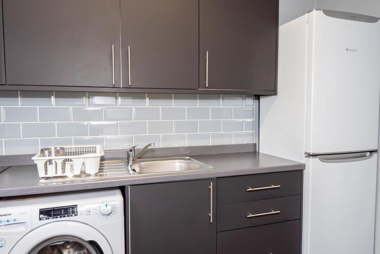 Shirley House 3, Guest House, Self Catering, Self Check In With Smart Locks, Use Of Fully Equipped Kitchen, Close To City Centre, Ideal For Longer Stays, Walking Distance To Bat, 20 Min Drive To Fawley Refinery, Excellent Transport Links Southampton Esterno foto