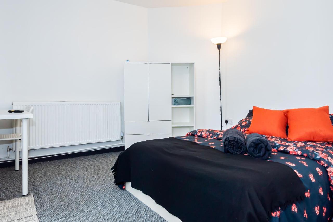 Shirley House 3, Guest House, Self Catering, Self Check In With Smart Locks, Use Of Fully Equipped Kitchen, Close To City Centre, Ideal For Longer Stays, Walking Distance To Bat, 20 Min Drive To Fawley Refinery, Excellent Transport Links Southampton Esterno foto