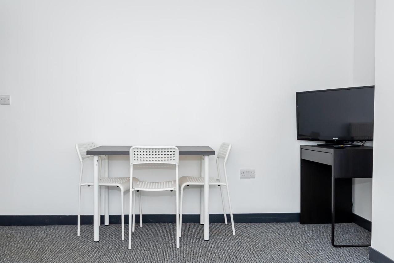 Shirley House 3, Guest House, Self Catering, Self Check In With Smart Locks, Use Of Fully Equipped Kitchen, Close To City Centre, Ideal For Longer Stays, Walking Distance To Bat, 20 Min Drive To Fawley Refinery, Excellent Transport Links Southampton Esterno foto