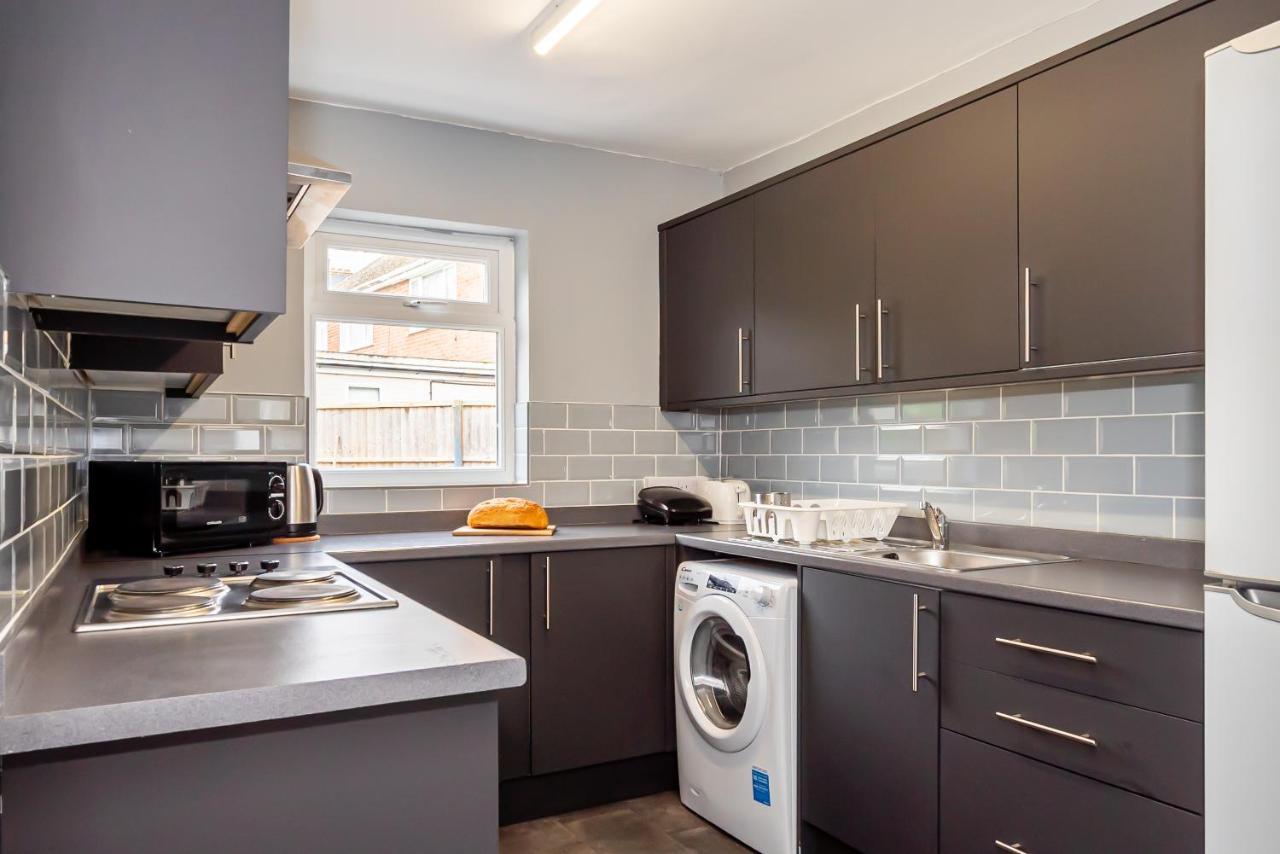Shirley House 3, Guest House, Self Catering, Self Check In With Smart Locks, Use Of Fully Equipped Kitchen, Close To City Centre, Ideal For Longer Stays, Walking Distance To Bat, 20 Min Drive To Fawley Refinery, Excellent Transport Links Southampton Esterno foto