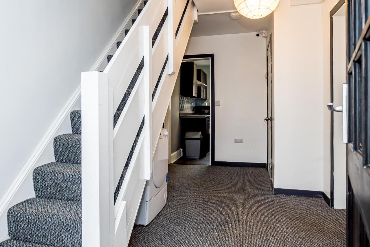 Shirley House 3, Guest House, Self Catering, Self Check In With Smart Locks, Use Of Fully Equipped Kitchen, Close To City Centre, Ideal For Longer Stays, Walking Distance To Bat, 20 Min Drive To Fawley Refinery, Excellent Transport Links Southampton Esterno foto