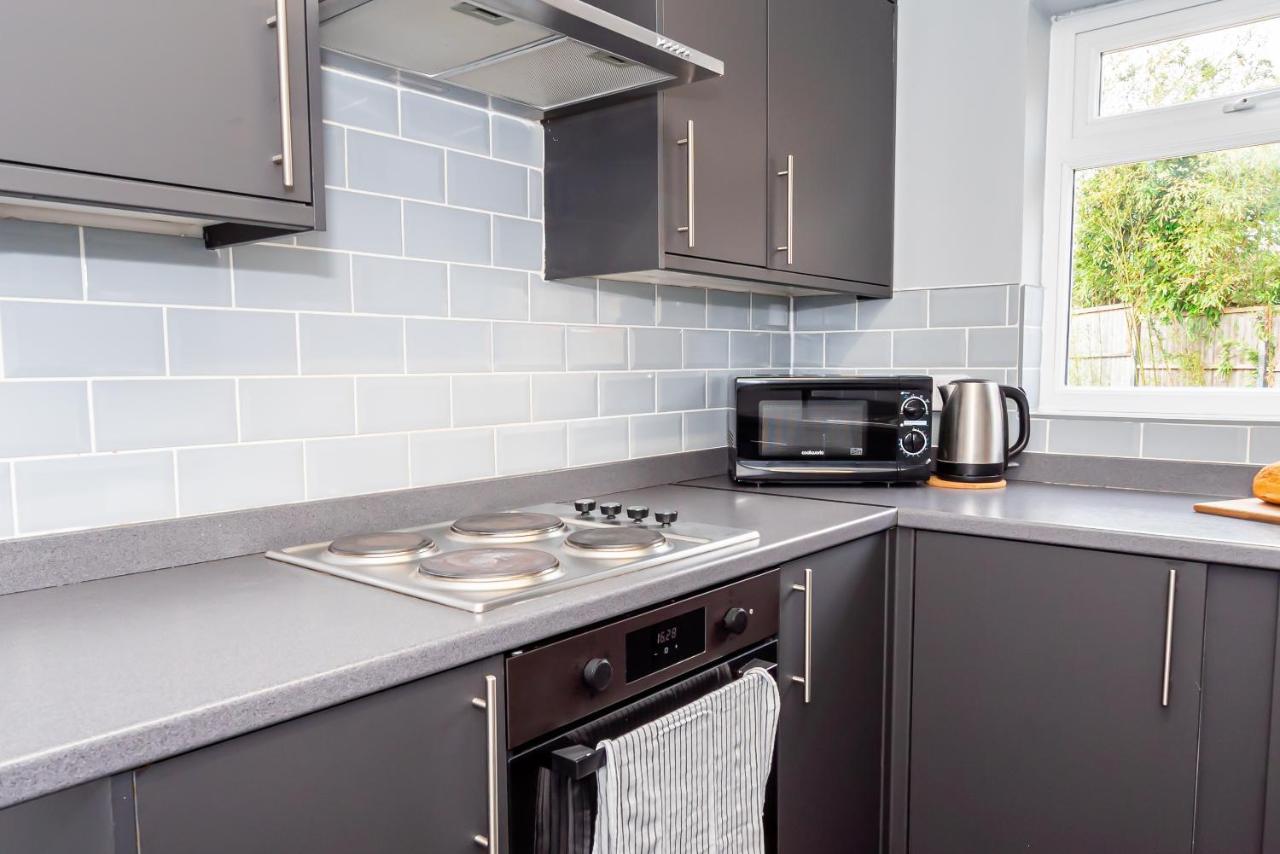 Shirley House 3, Guest House, Self Catering, Self Check In With Smart Locks, Use Of Fully Equipped Kitchen, Close To City Centre, Ideal For Longer Stays, Walking Distance To Bat, 20 Min Drive To Fawley Refinery, Excellent Transport Links Southampton Esterno foto