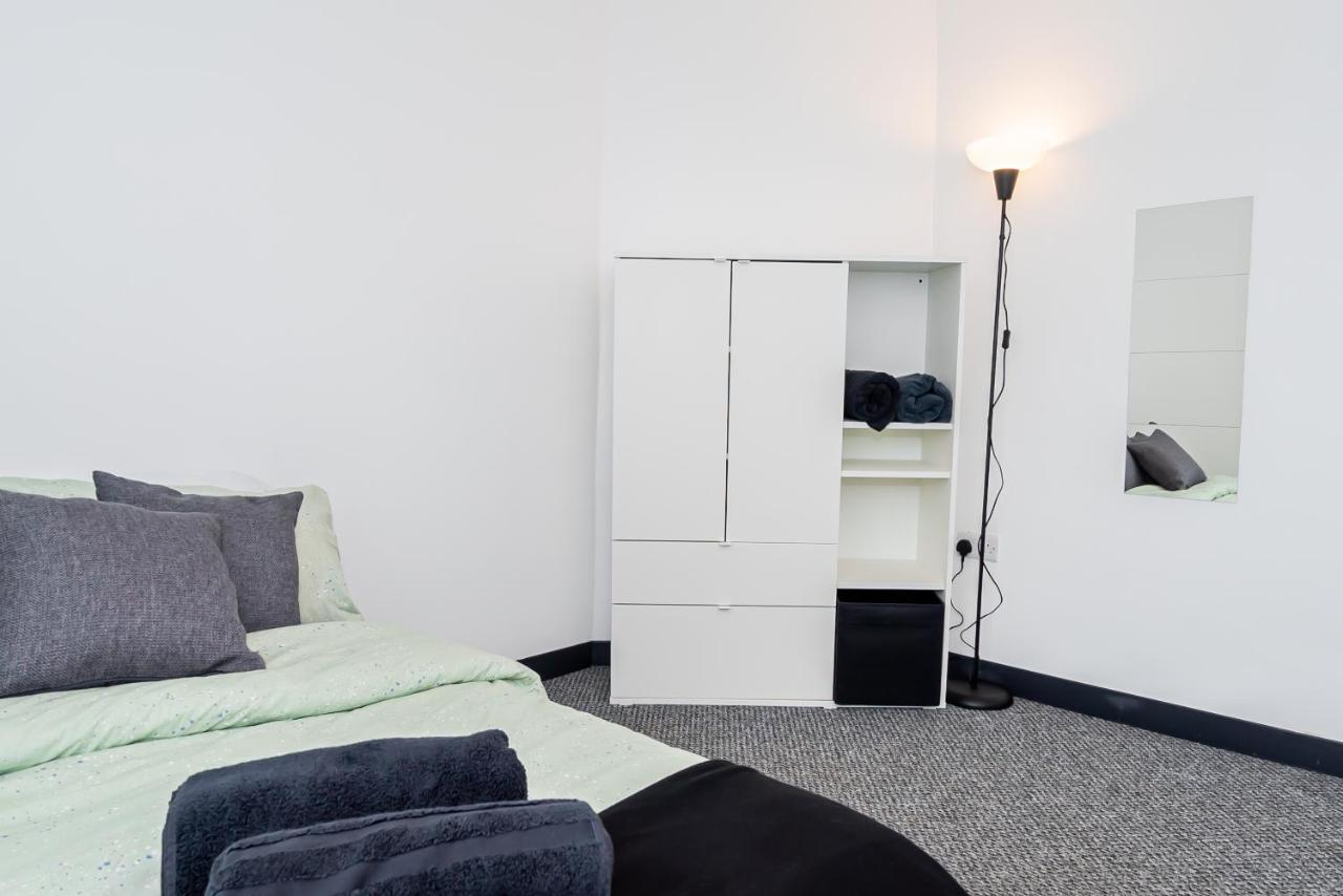 Shirley House 3, Guest House, Self Catering, Self Check In With Smart Locks, Use Of Fully Equipped Kitchen, Close To City Centre, Ideal For Longer Stays, Walking Distance To Bat, 20 Min Drive To Fawley Refinery, Excellent Transport Links Southampton Esterno foto