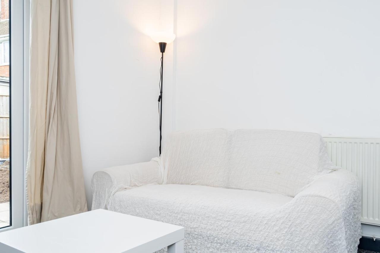 Shirley House 3, Guest House, Self Catering, Self Check In With Smart Locks, Use Of Fully Equipped Kitchen, Close To City Centre, Ideal For Longer Stays, Walking Distance To Bat, 20 Min Drive To Fawley Refinery, Excellent Transport Links Southampton Esterno foto