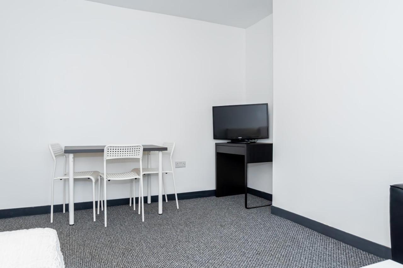 Shirley House 3, Guest House, Self Catering, Self Check In With Smart Locks, Use Of Fully Equipped Kitchen, Close To City Centre, Ideal For Longer Stays, Walking Distance To Bat, 20 Min Drive To Fawley Refinery, Excellent Transport Links Southampton Esterno foto