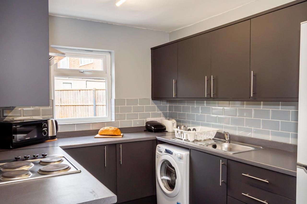 Shirley House 3, Guest House, Self Catering, Self Check In With Smart Locks, Use Of Fully Equipped Kitchen, Close To City Centre, Ideal For Longer Stays, Walking Distance To Bat, 20 Min Drive To Fawley Refinery, Excellent Transport Links Southampton Esterno foto